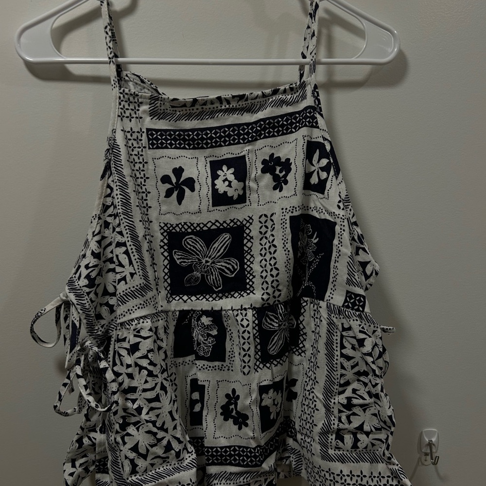 Elegant Black and White Floral Women's Tank Top